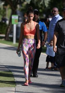 Sara Sampaio feet photo thumbnail