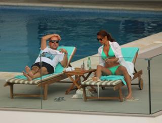 Melanie Sykes feet photo thumbnail