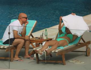 Melanie Sykes feet photo thumbnail