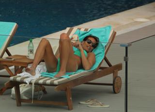 Melanie Sykes feet photo thumbnail