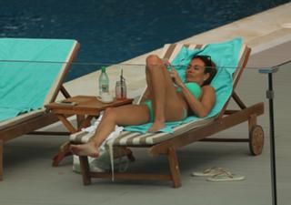 Melanie Sykes feet photo thumbnail