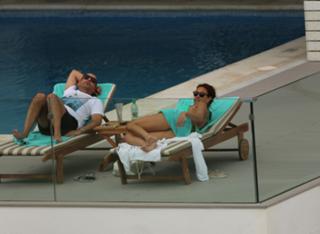 Melanie Sykes feet photo thumbnail