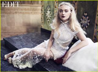 Dakota Fanning feet photo thumbnail