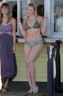 Iskra Lawrence feet photo thumbnail
