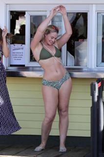 Iskra Lawrence feet photo thumbnail