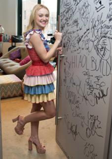 Dakota Fanning feet photo thumbnail