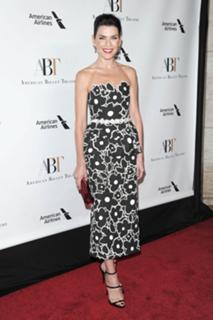 Julianna Margulies feet photo thumbnail