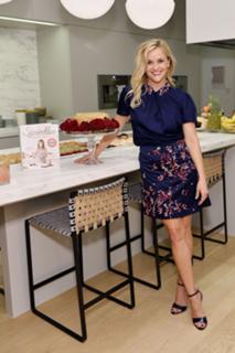 Reese Witherspoon feet photo thumbnail