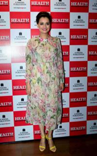 Dia Mirza feet photo thumbnail