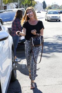 Cat Deeley feet photo thumbnail