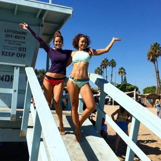 Brooke Burke feet photo thumbnail