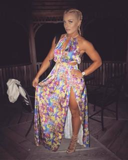 Amanda Saccomanno feet photo thumbnail