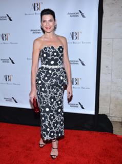 Julianna Margulies feet photo thumbnail