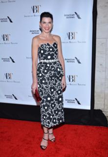 Julianna Margulies feet photo thumbnail