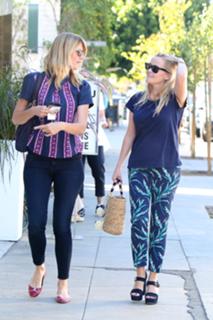 Reese Witherspoon feet photo thumbnail