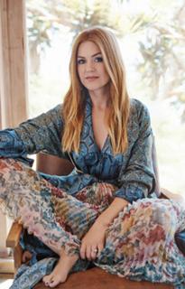 Isla Fisher feet photo thumbnail