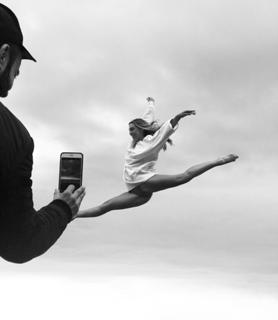Alexis Ren feet photo thumbnail