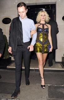 Pixie Lott feet photo thumbnail