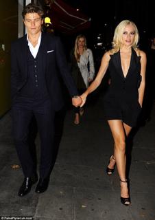 Pixie Lott feet photo thumbnail