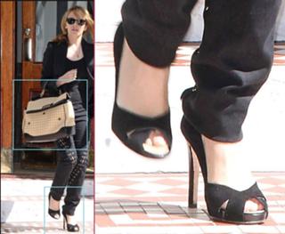 Kylie Minogue feet photo thumbnail