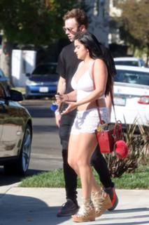 Ariel Winter feet photo thumbnail