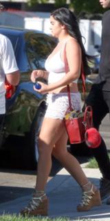 Ariel Winter feet photo thumbnail