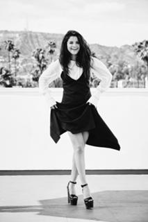 Selena Gomez feet photo thumbnail