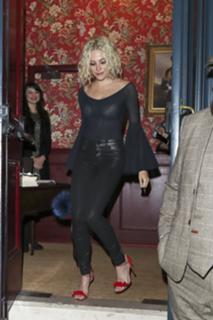 Pixie Lott feet photo thumbnail