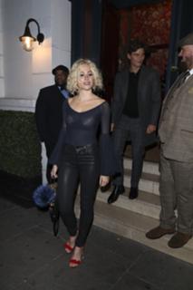 Pixie Lott feet photo thumbnail