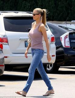 Paige Butcher feet photo thumbnail