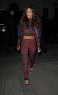 Nicole Scherzinger feet photo thumbnail