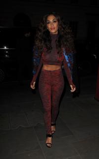 Nicole Scherzinger feet photo thumbnail
