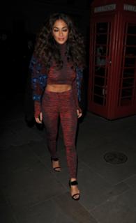 Nicole Scherzinger feet photo thumbnail