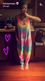 Halsey feet photo thumbnail