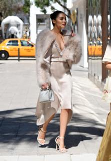 Olivia Culpo feet photo thumbnail