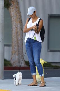 Nicole Murphy feet photo thumbnail