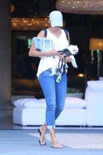 Nicole Murphy feet photo thumbnail