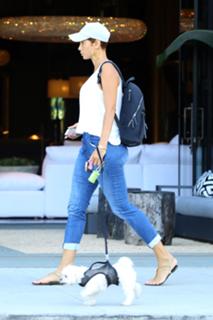 Nicole Murphy feet photo thumbnail