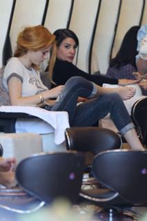 Bella Thorne feet photo thumbnail