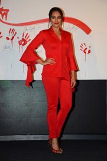Sonakshi Sinha feet photo thumbnail