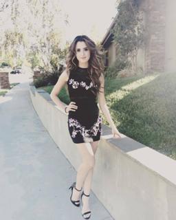 Laura Marano feet photo thumbnail