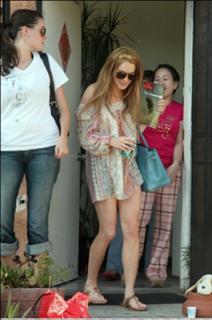 Lindsay Lohan feet photo thumbnail