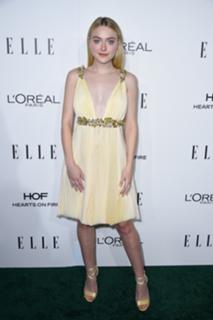 Dakota Fanning feet photo thumbnail
