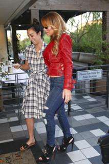 Mariah Carey feet photo thumbnail
