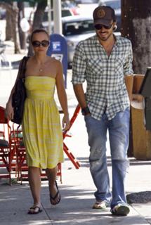 Christina Ricci feet photo thumbnail