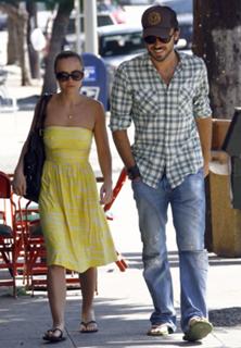 Christina Ricci feet photo thumbnail
