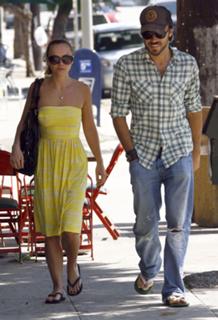 Christina Ricci feet photo thumbnail