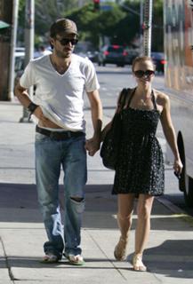 Christina Ricci feet photo thumbnail