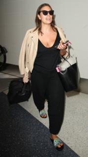 Ashley Graham feet photo thumbnail