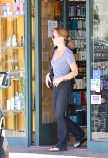 Christina Ricci feet photo thumbnail